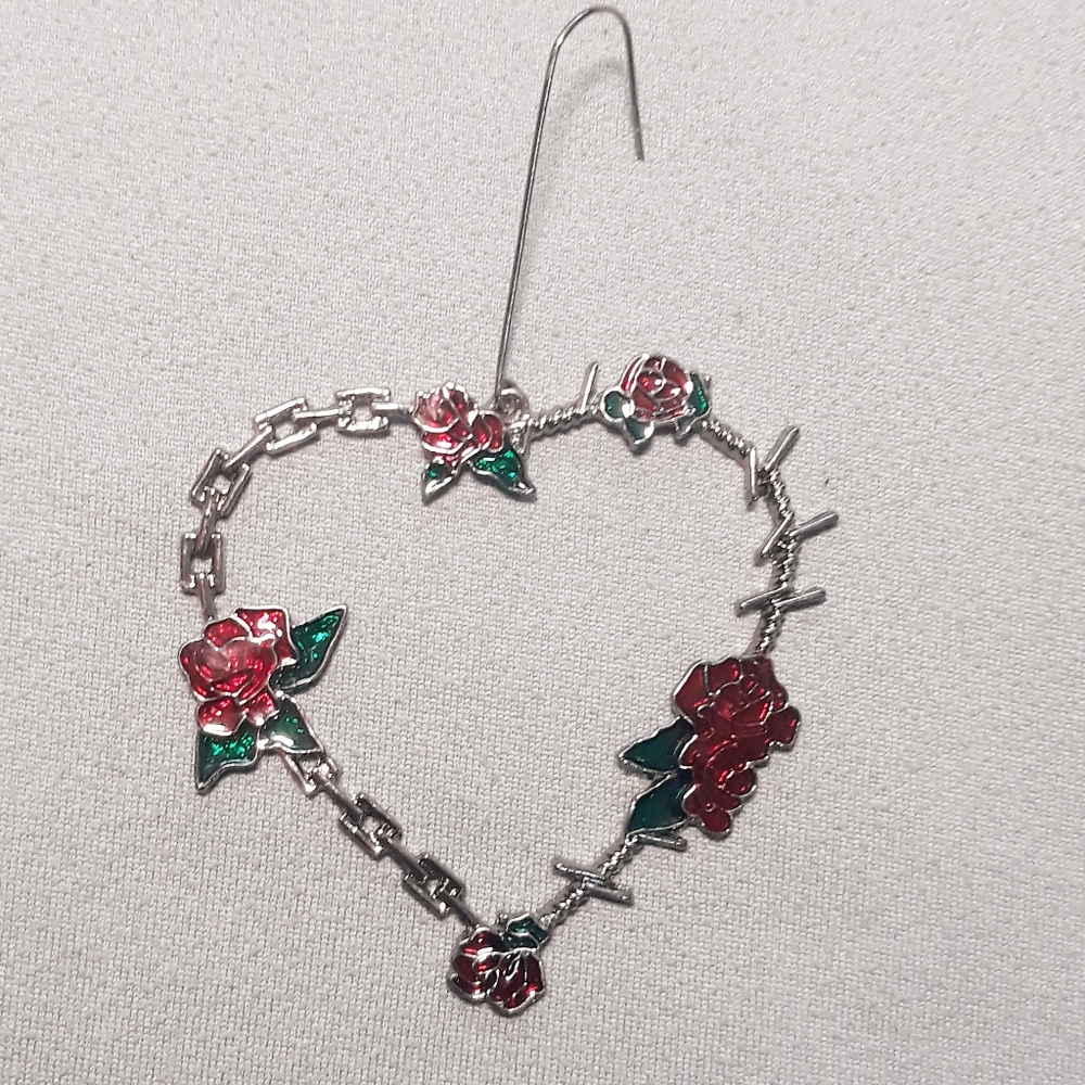 Gothic Heart Chain Link Earrings with Rose and Barbed Wire / Rose Dangle Earring - Picture 5 of 9